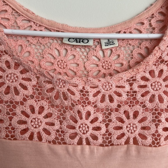 Like New, Sleeveless Top-Laced Embroidered Shirt - Picture 3 of 4